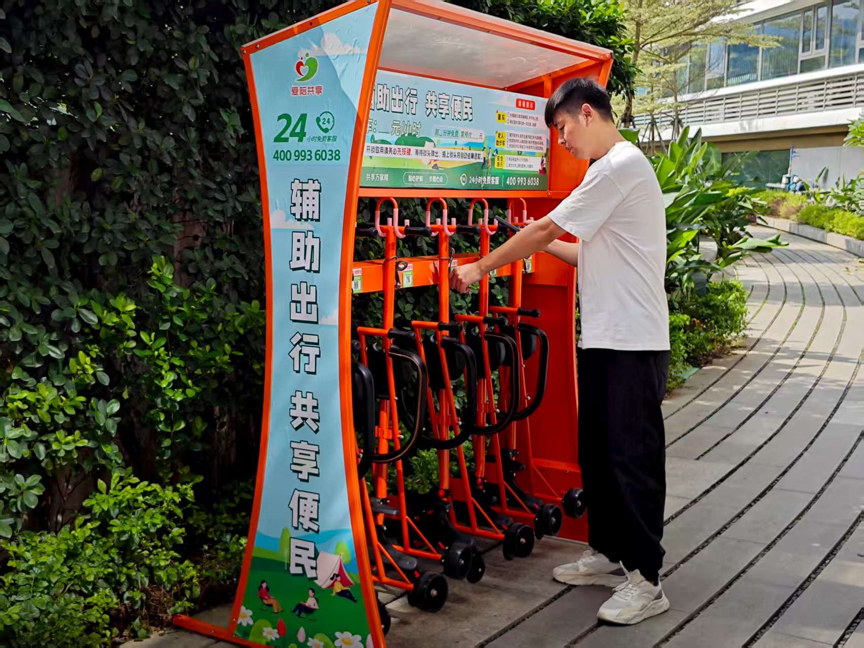 帶娃逛景區怕折騰?愛陪共享童車入駐,遛娃輕松沒負擔!