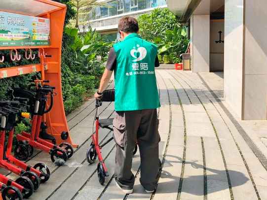 景區(qū)服務(wù)如何提升游客體驗(yàn)？愛陪共享設(shè)備破解全年齡段出行難題！